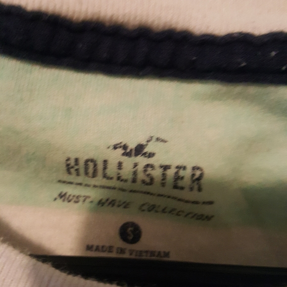 2 men's hollister tees in mint green size small. - Picture 4 of 5